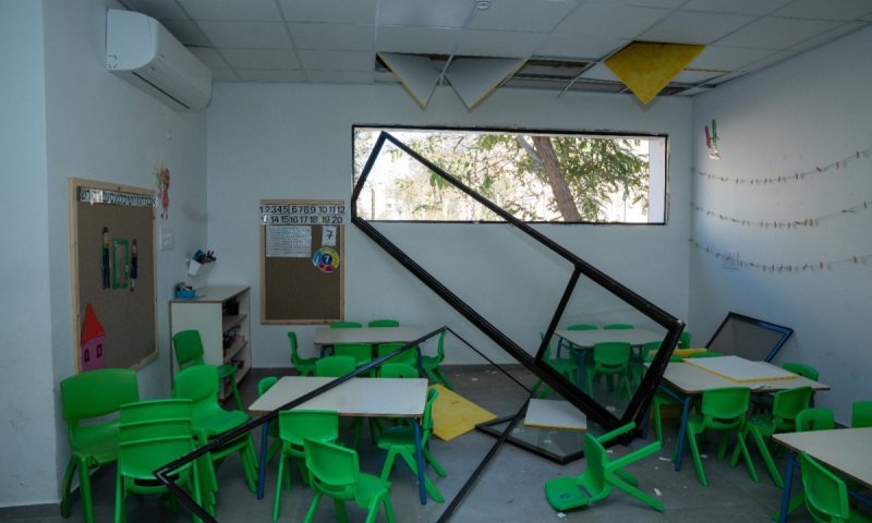 ממדי ההרס נחשפים: הטיל פגע במתחם גני הילדים בערד; "היה יכול להיות אסון לאומי"