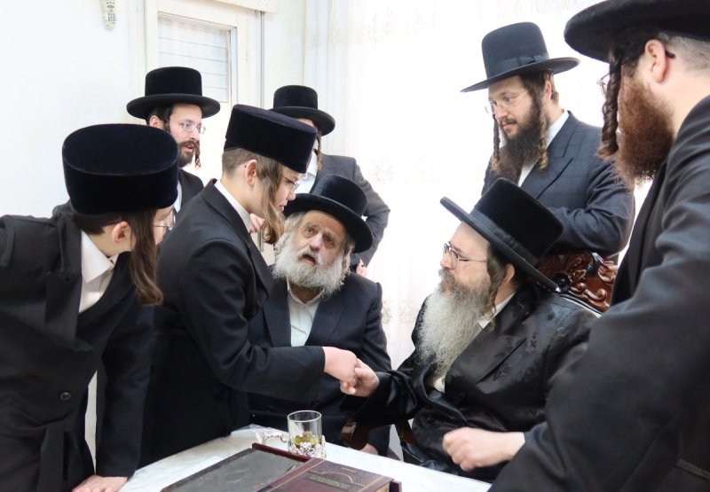 מ. אונגר