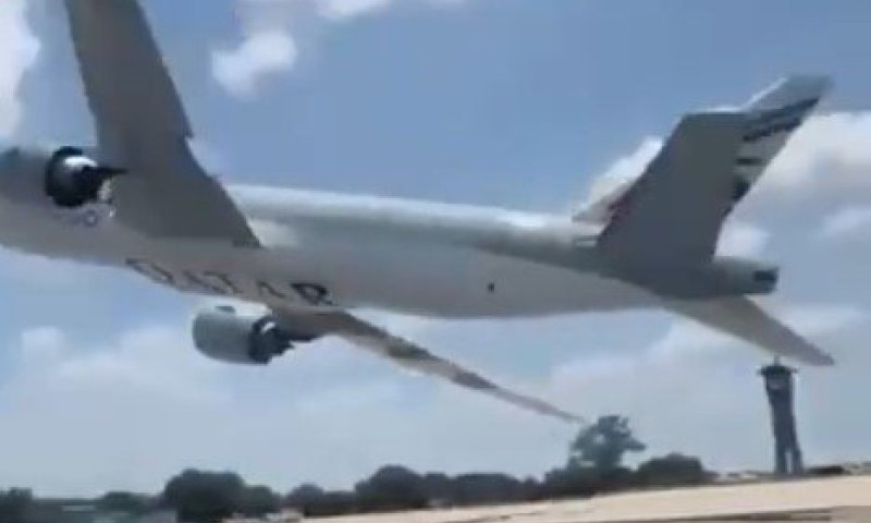 תיעוד חריג מטקסס: כנף מטוס בואינג 777 כמעט נגעה בקרקע