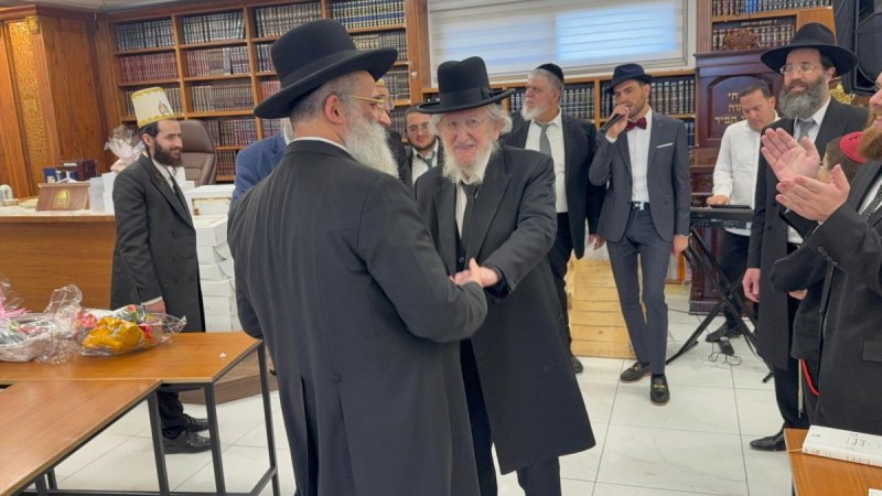 באדיבות המצלם