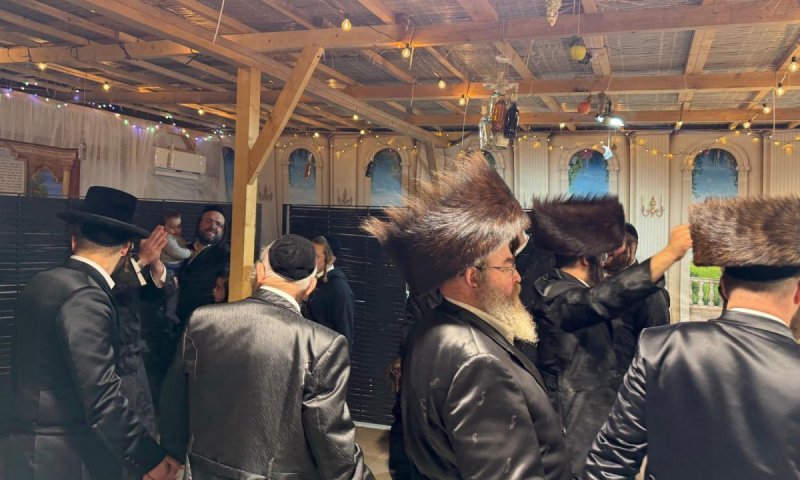 לראשונה בהיסטוריה: תפילות וסעודות בכל חגי חודש תשרי אצל רבי ישעי'לה