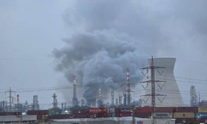 נפילה בבתי הזיקוק בחיפה, הפסקות חשמל באזור