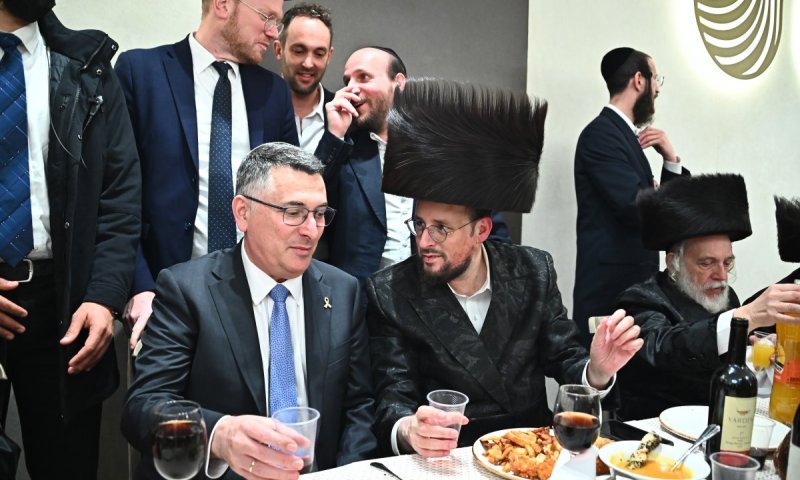 ישיבת ממשלה בבני ברק: כולם נהרו לחתונת בתו של הפרשן ישראל כהן