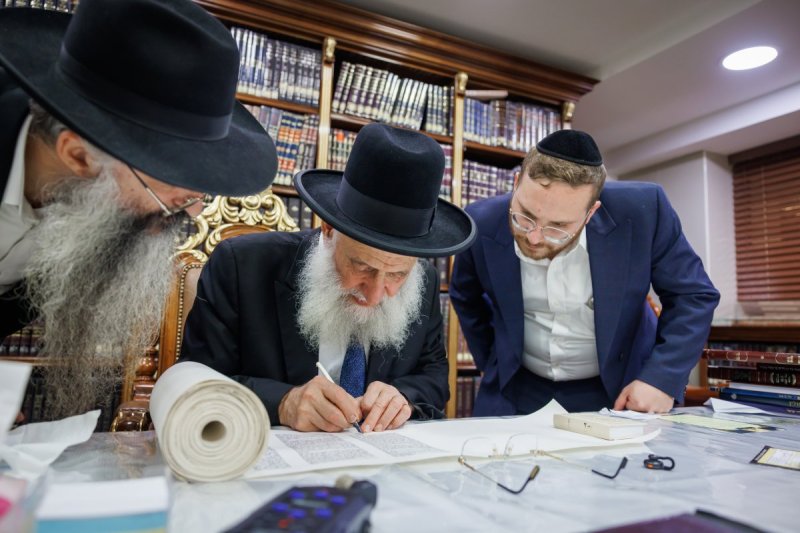 דניאל נפוסי