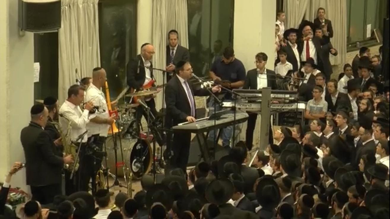 באדיבות המצלם