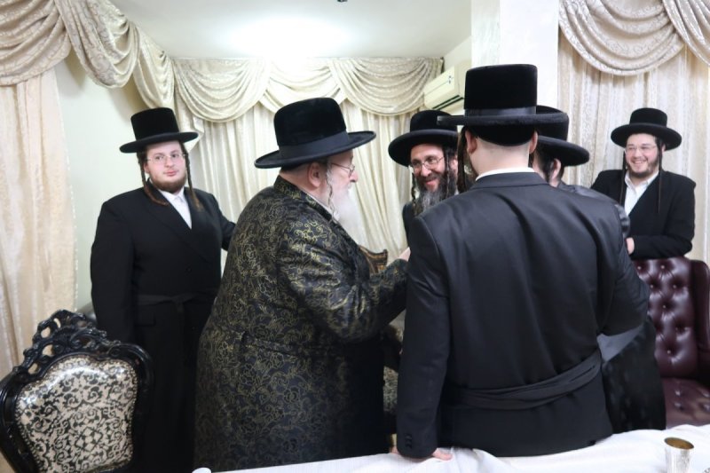 באדיבות המצלם