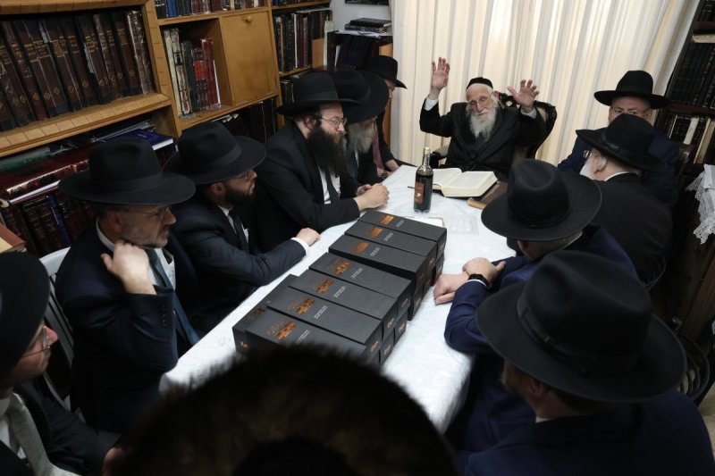 באדיבות המצלם