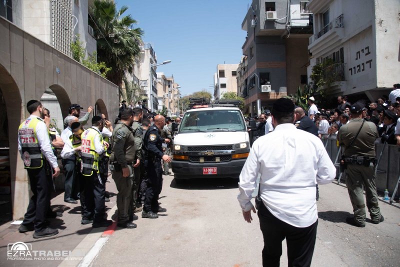 עזרא טרבלסי