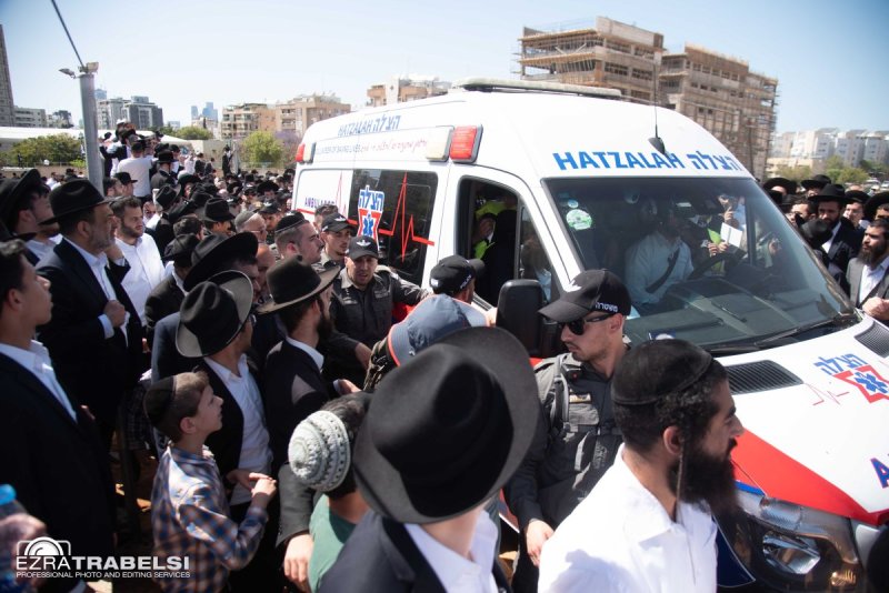 עזרא טרבלסי