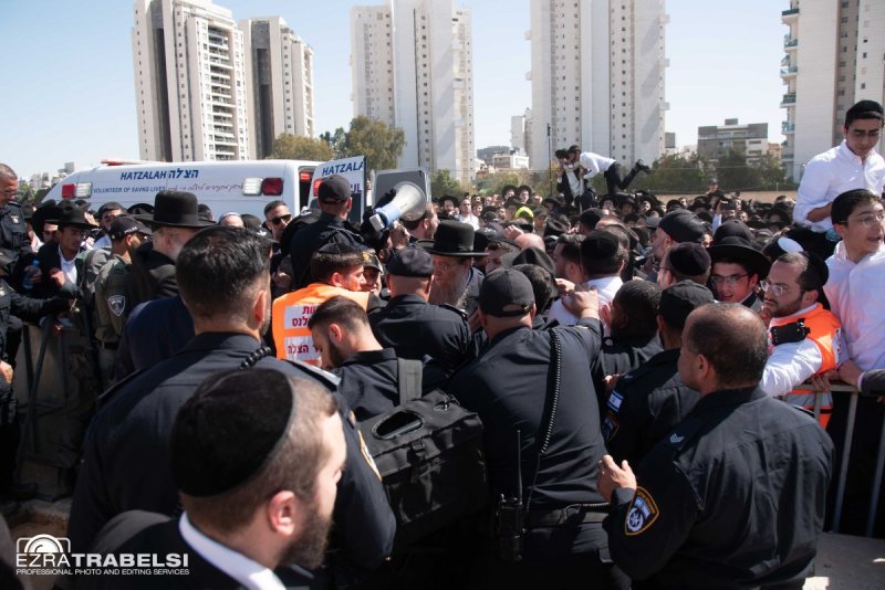 עזרא טרבלסי