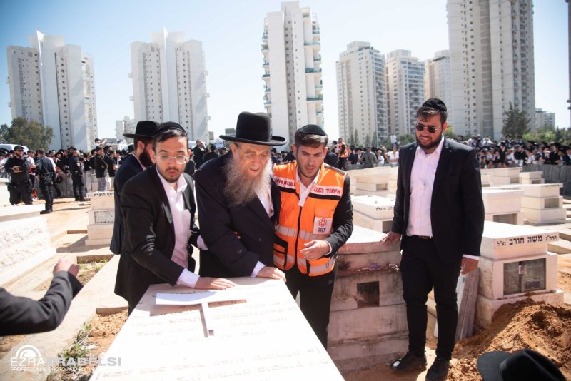 עזרא טרבלסי