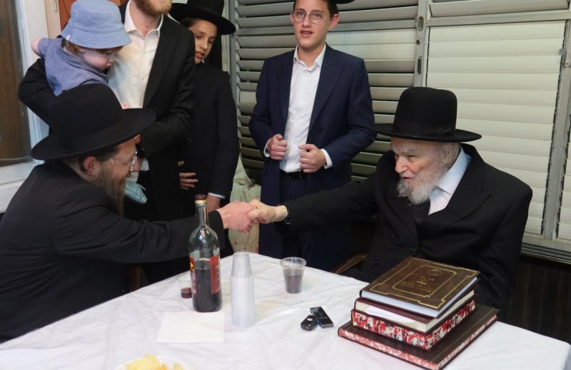 באדיבות המצלם