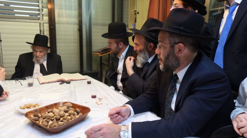 באדיבות המצלם