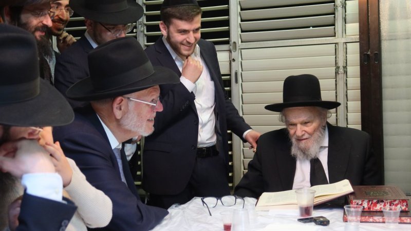 באדיבות המצלם