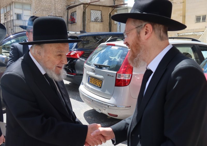 באדיבות המצלם