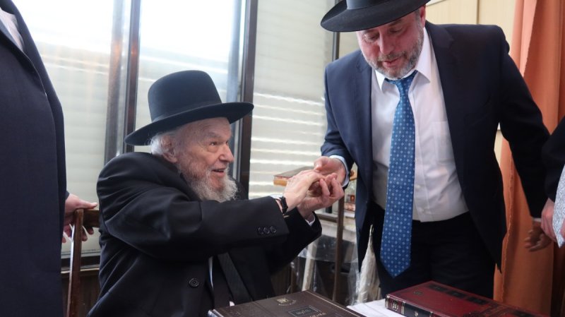 באדיבות המצלם