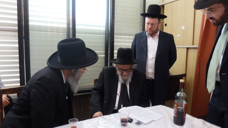 באדיבות המצלם