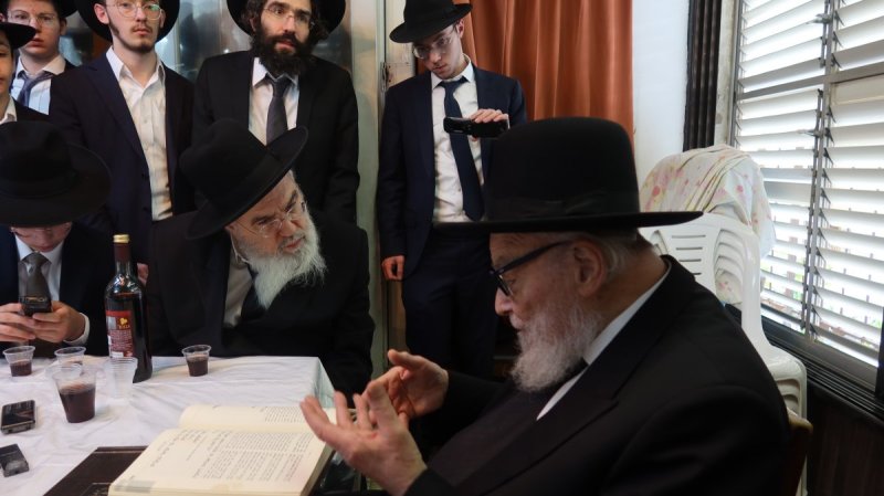 באדיבות המצלם