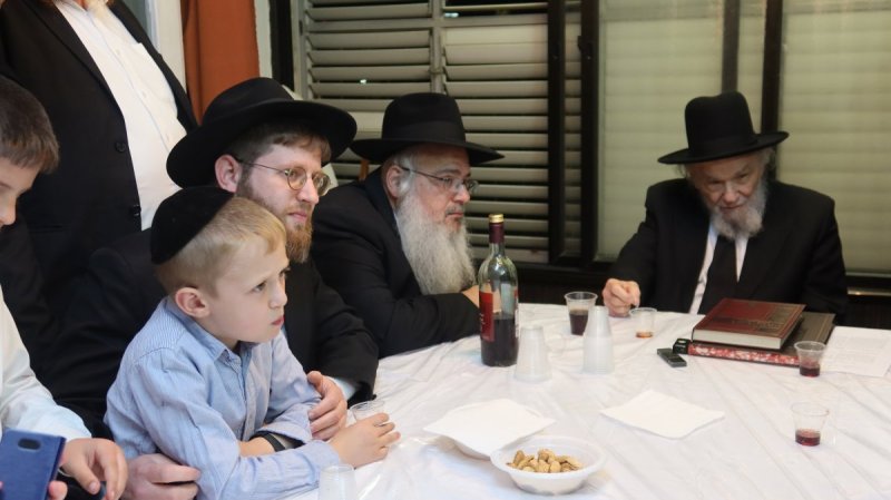 באדיבות המצלם