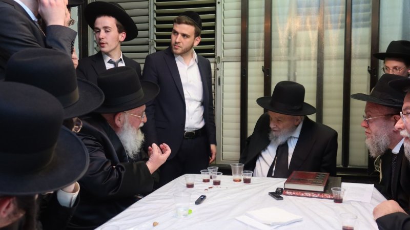 באדיבות המצלם