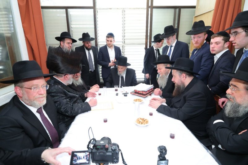 באדיבות המצלם