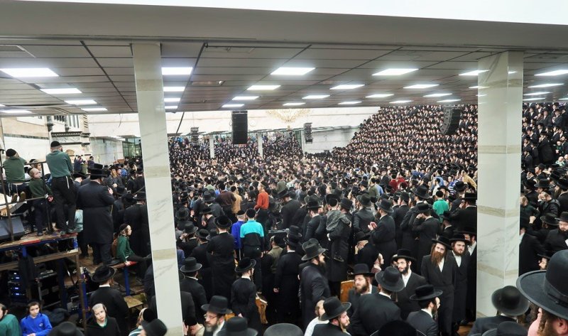 בחצרות סאטמר