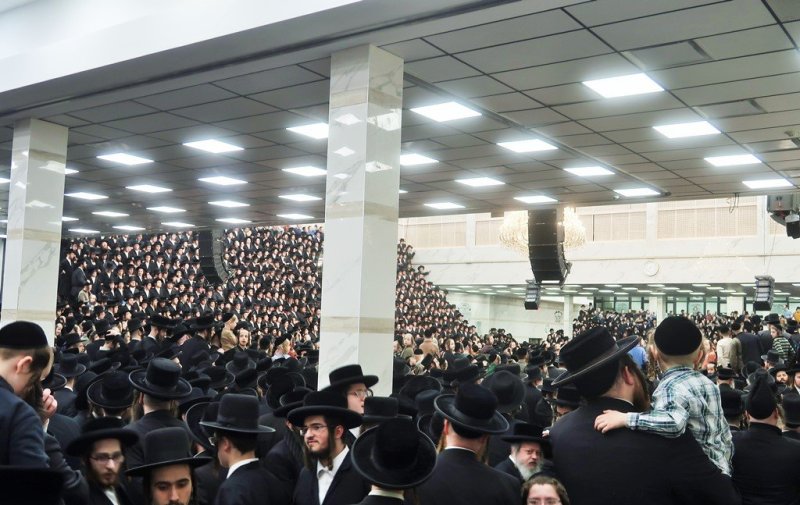 בחצרות סאטמר