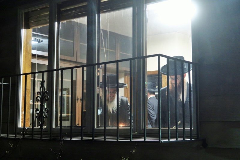 בחצרות סאטמר