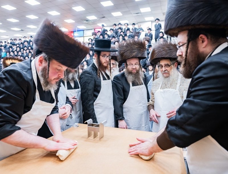 בחצרות סאטמר