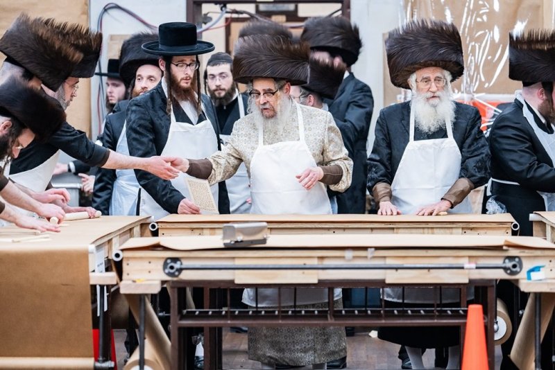 בחצרות סאטמר