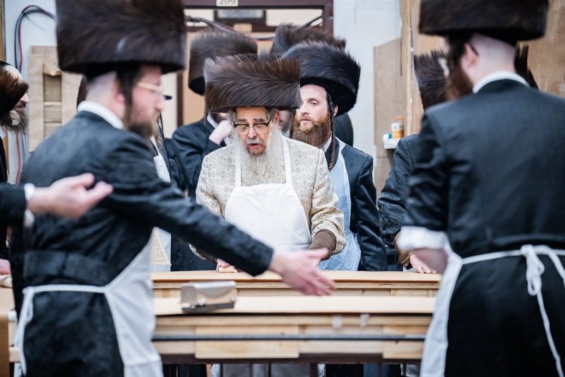 בחצרות סאטמר