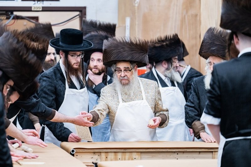 בחצרות סאטמר