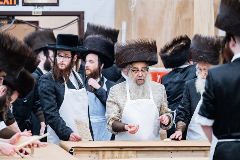 בחצרות סאטמר