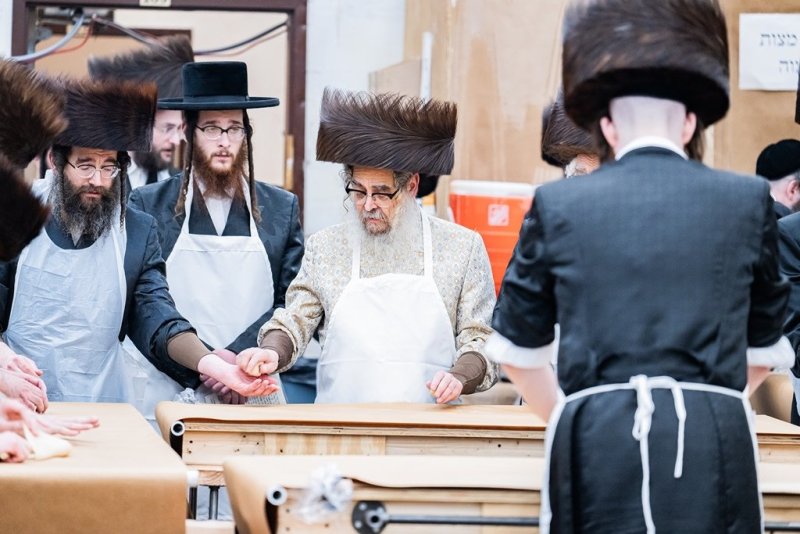 בחצרות סאטמר