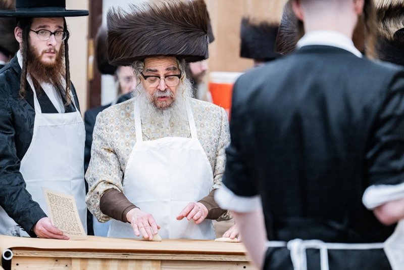 בחצרות סאטמר