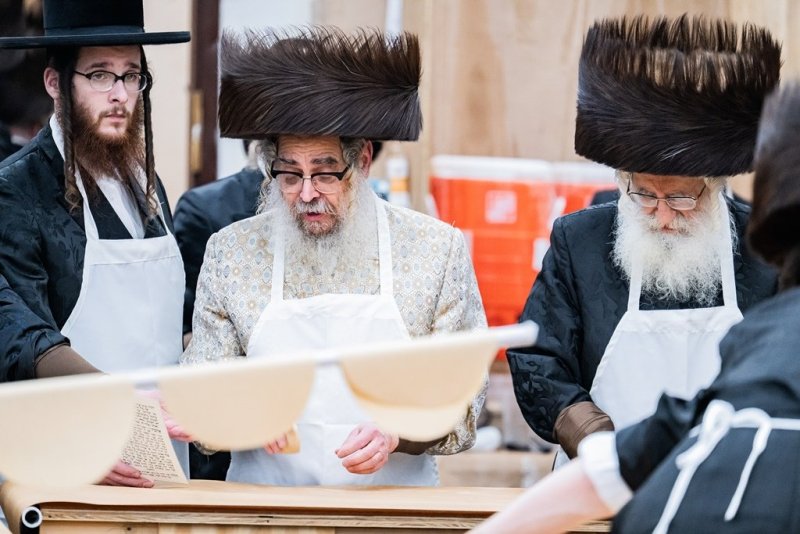 בחצרות סאטמר