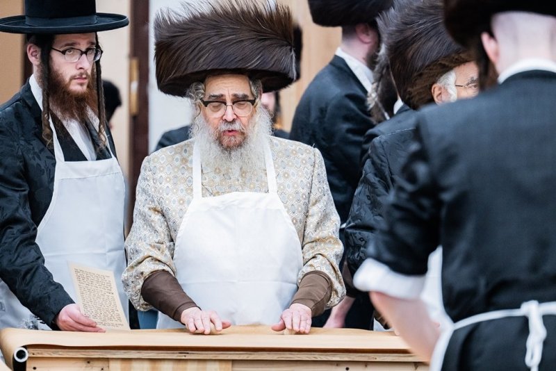 בחצרות סאטמר