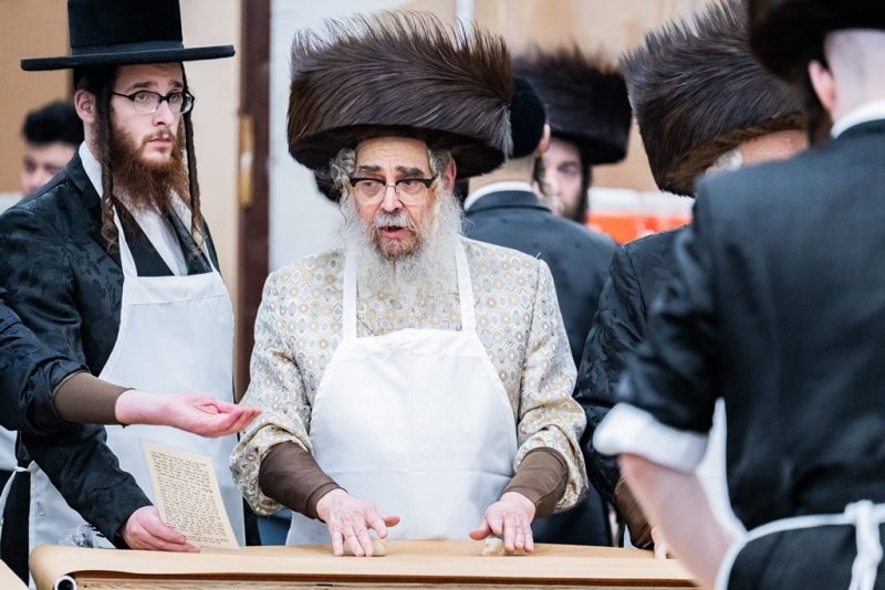 בחצרות סאטמר