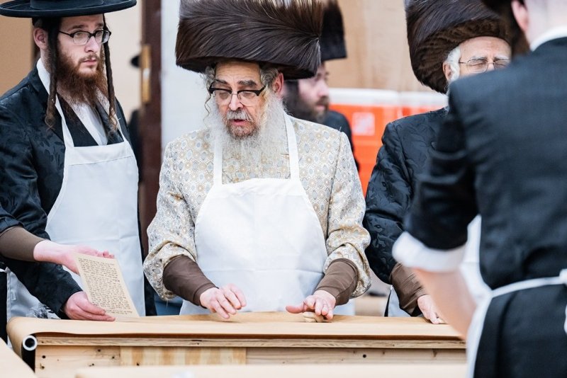 בחצרות סאטמר