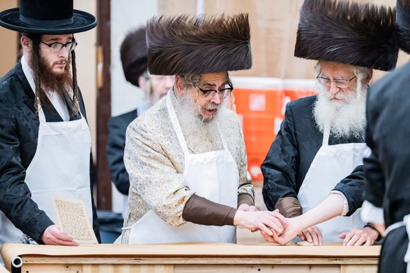 בחצרות סאטמר