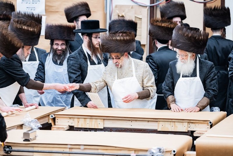 בחצרות סאטמר