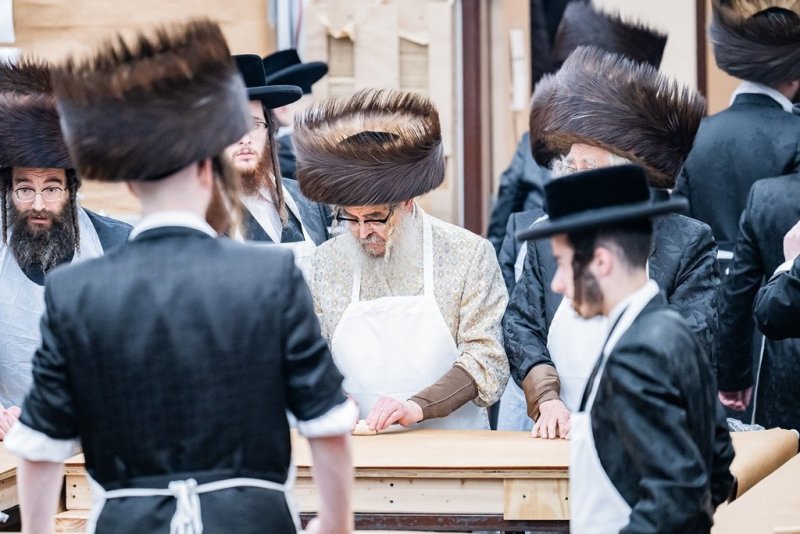 בחצרות סאטמר