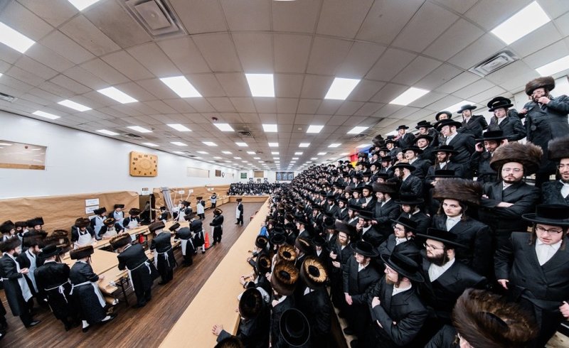 בחצרות סאטמר