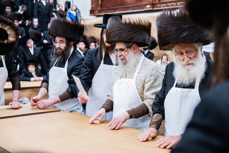 בחצרות סאטמר