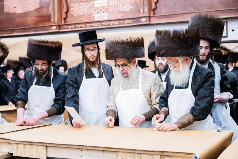 בחצרות סאטמר