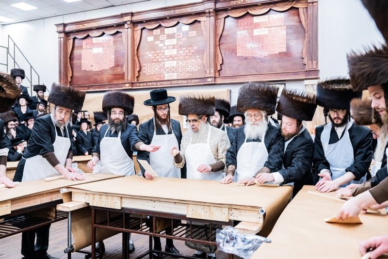 בחצרות סאטמר