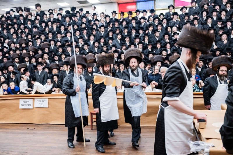 בחצרות סאטמר