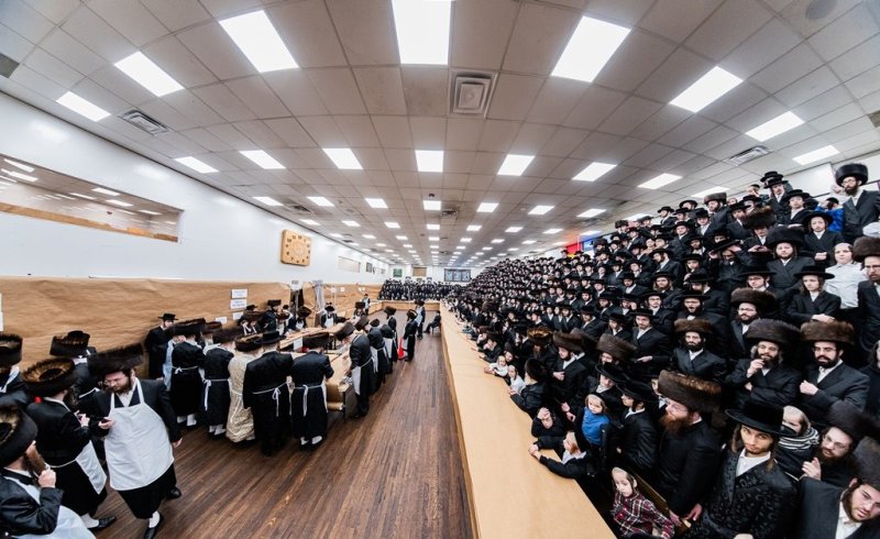 בחצרות סאטמר