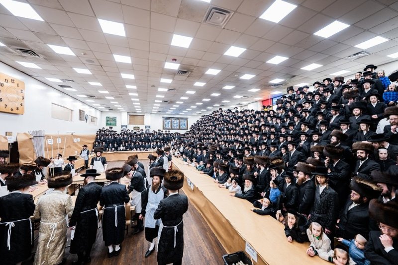 בחצרות סאטמר