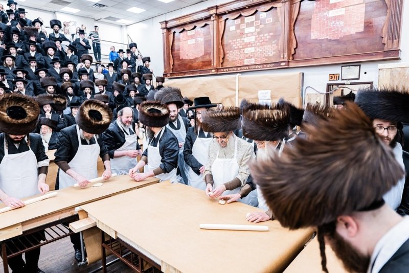 בחצרות סאטמר